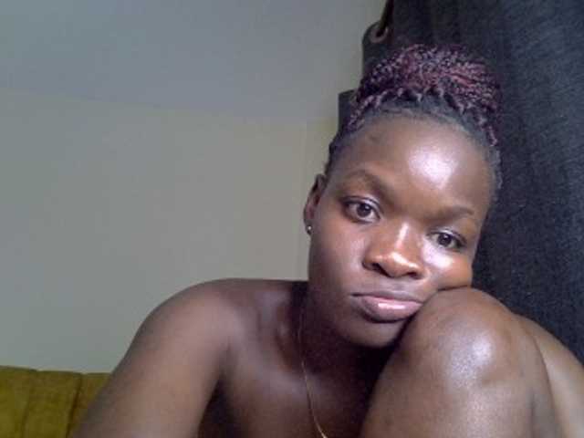 Valentine01 live cam on BongaCams