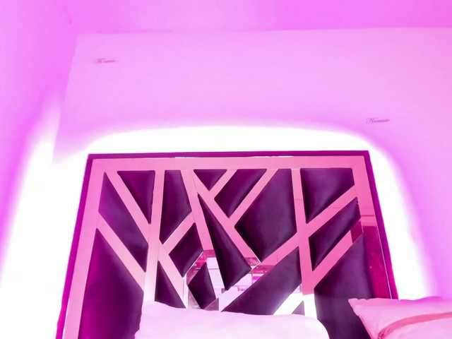 Cherryblossom233 live cam on BongaCams