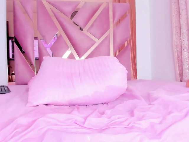 Cherryblossom233 live cam on BongaCams
