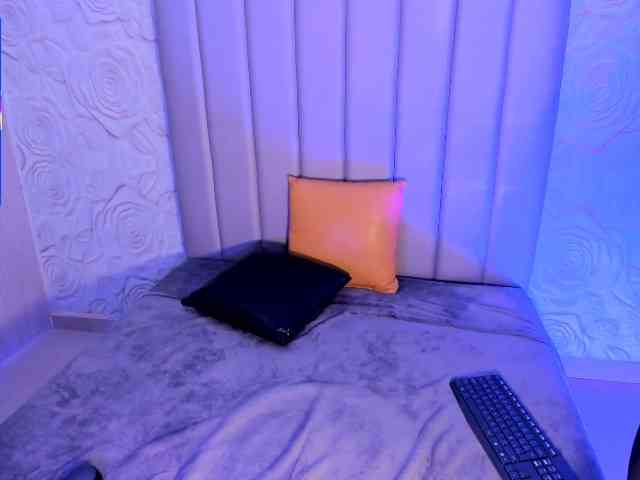 LyaDubois webcam