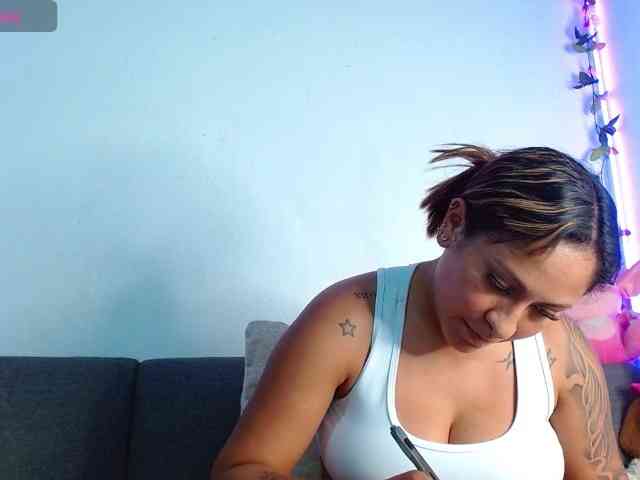 Conejita-Horny webcam