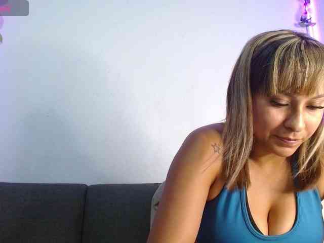 Conejita-Horny webcam