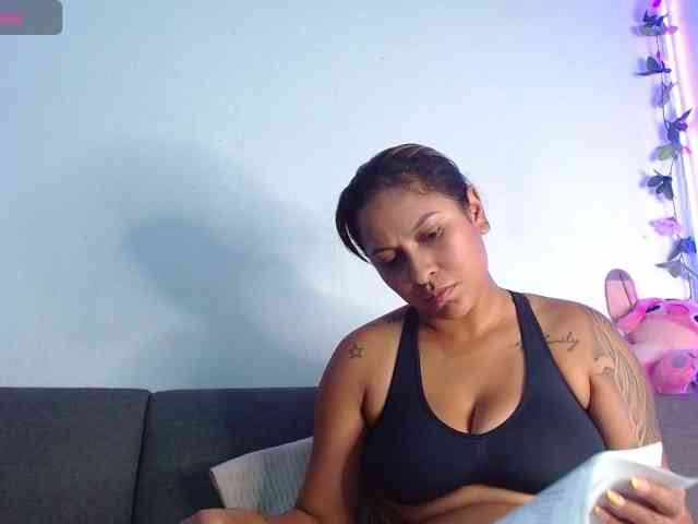 Conejita-Horny webcam