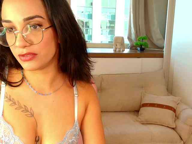 Sally-Diaz webcam