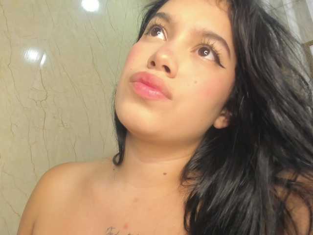 Chloecollins live cam on BongaCams