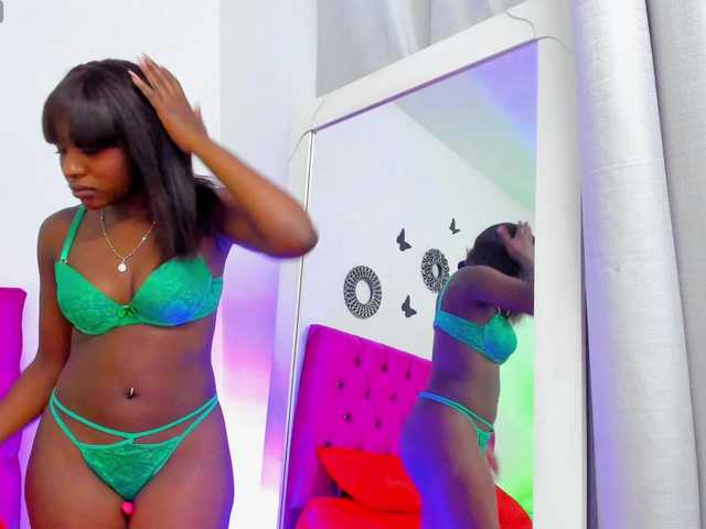 Cassandra-Hunt live cam on BongaCams