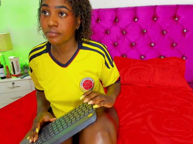 Cassandra-Hunt live cam on BongaCams