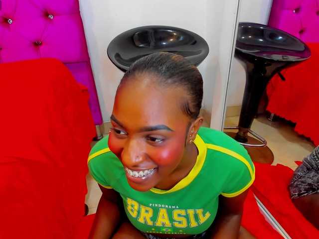 Cassandra-Hunt live cam on BongaCams