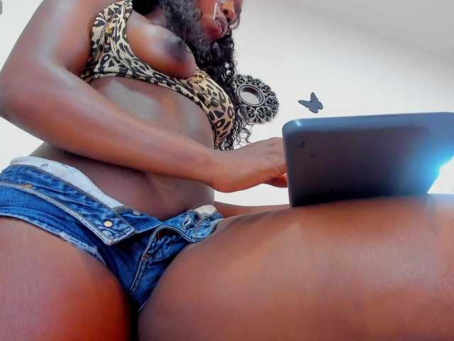 Cassandra-Hunt live cam on BongaCams