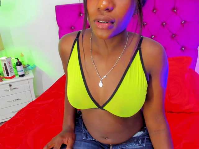 Cassandra-Hunt live cam on BongaCams