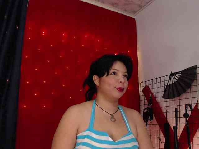 Nicki-latina webcam