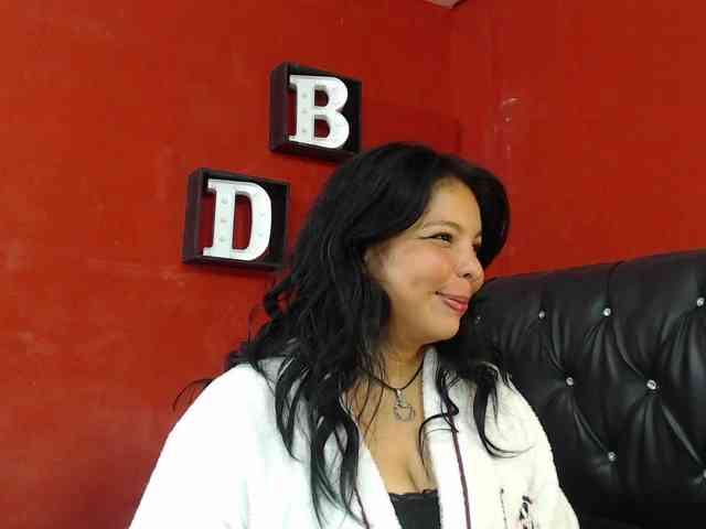 Nicki-latina webcam