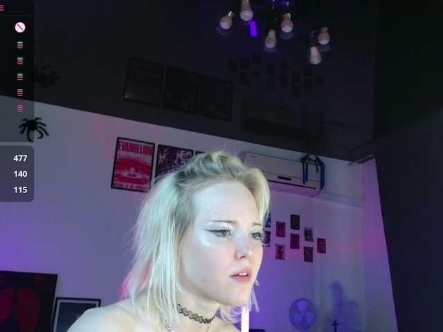 EvianLui live cam on BongaCams