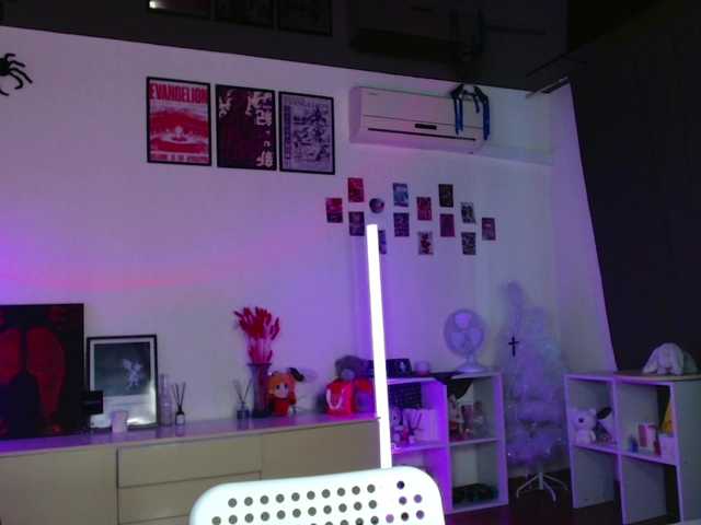EvianLui live cam