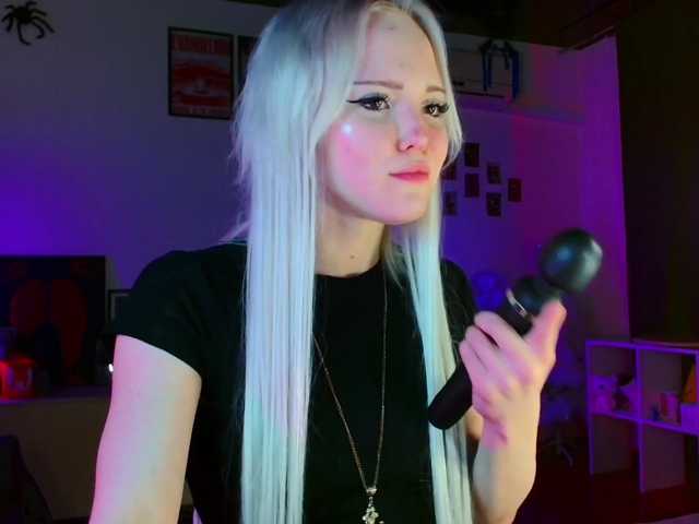 EvianLui live cam on BongaCams