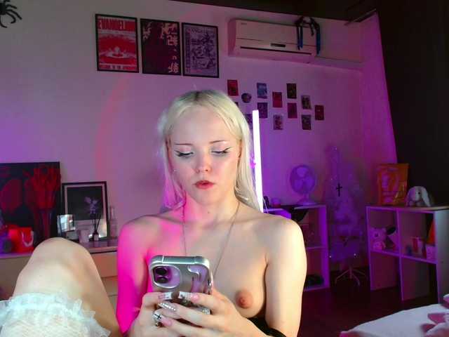 EvianLui live cam on BongaCams