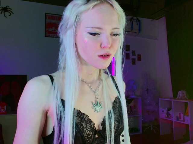 EvianLui live cam on BongaCams
