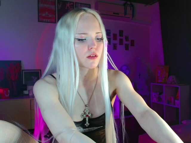 EvianLui live cam on BongaCams
