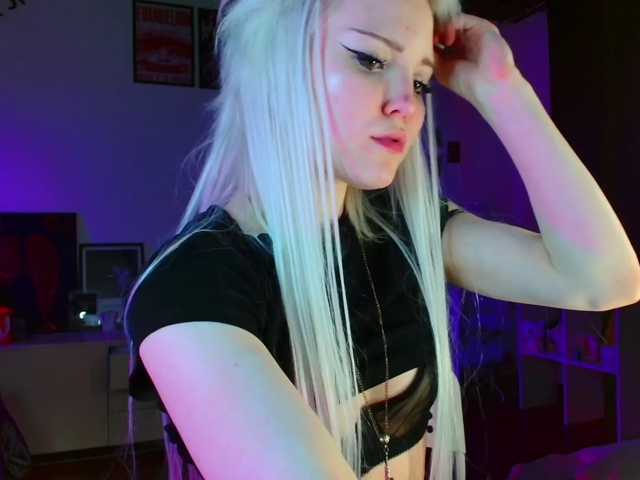 EvianLui live cam on BongaCams