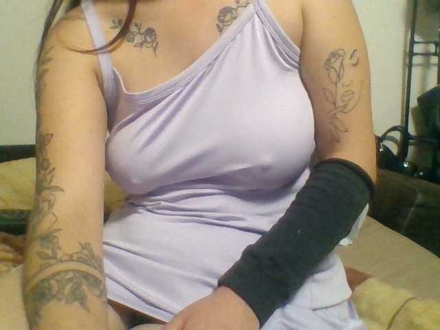 julia2507's BongaCams show and profile