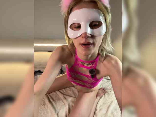 Model: MaskedBabesVIP