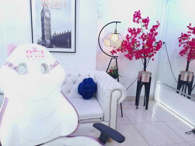 Lila-monroe live cam on BongaCams