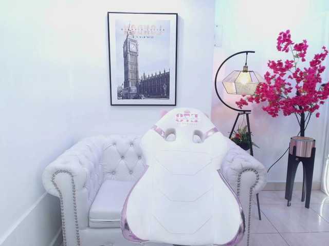 Lila-monroe live cam on BongaCams