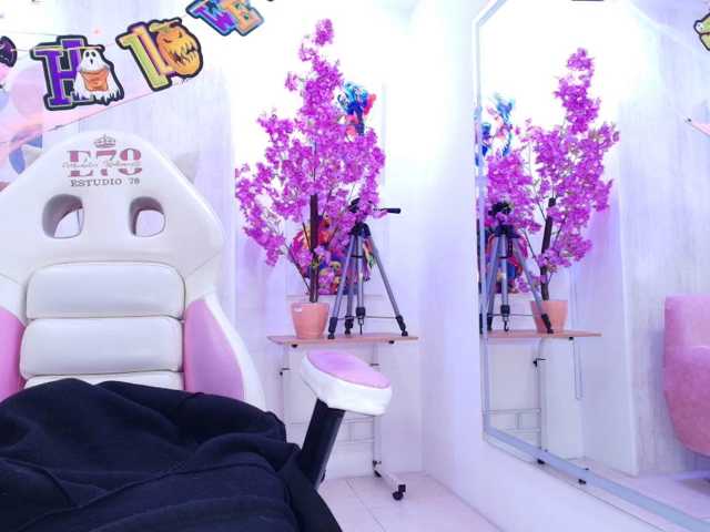 Lila-monroe live cam on BongaCams