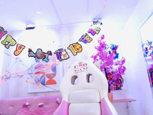 Lila-monroe live cam on BongaCams
