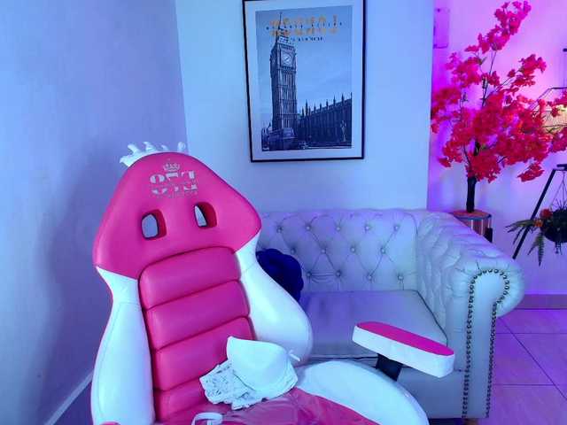 Lila-monroe live cam on BongaCams