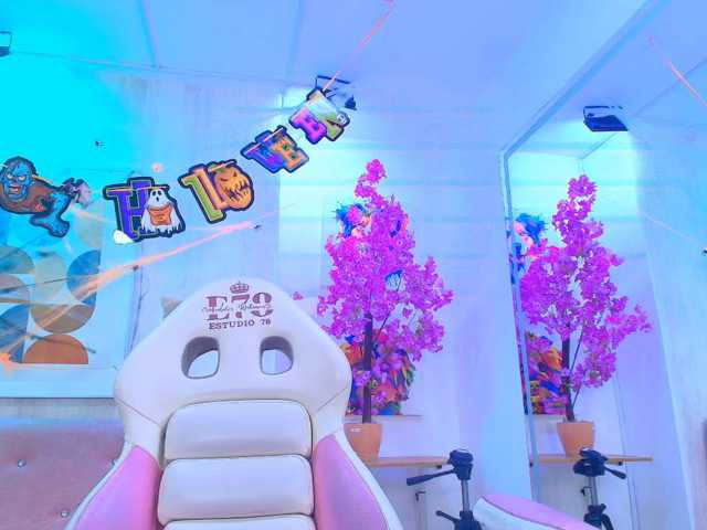 Lila-monroe live cam preview