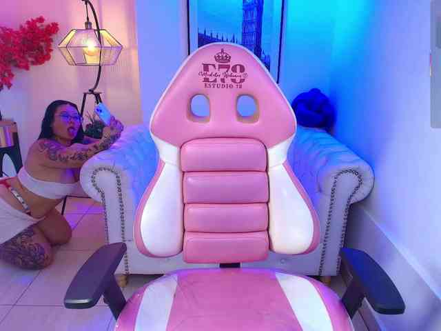 Scarlett-noir webcam