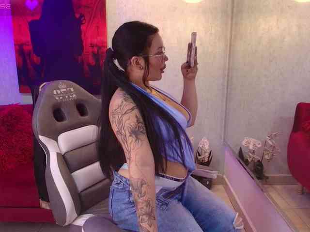 Scarlett-noir webcam