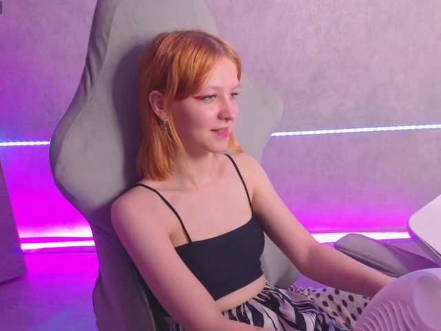 Emma-Dusk live cam on BongaCams