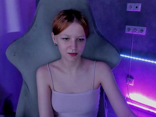 Emma-Dusk live cam on BongaCams