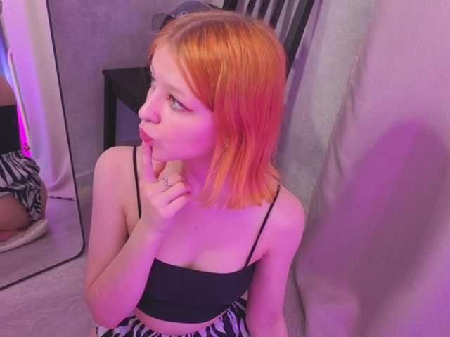 Emma-Dusk live cam on BongaCams