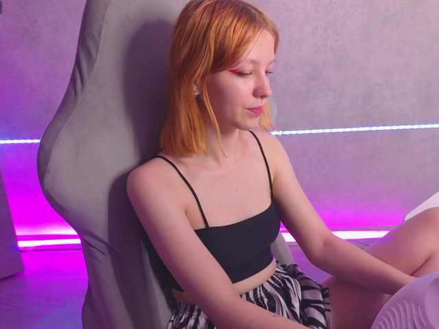 Emma-Dusk live cam on BongaCams