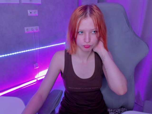 Emma-Dusk live cam on BongaCams