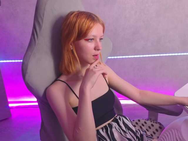 Emma-Dusk live cam on BongaCams