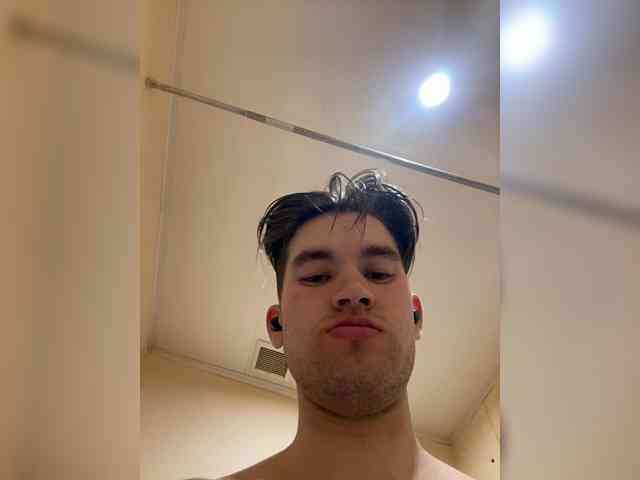 MIKHAIL202 Live Webcam on BongaCams