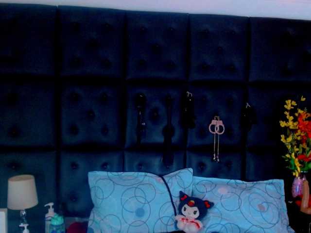isalombardi live cam preview