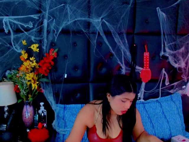 Clloelombaard live cam on BongaCams