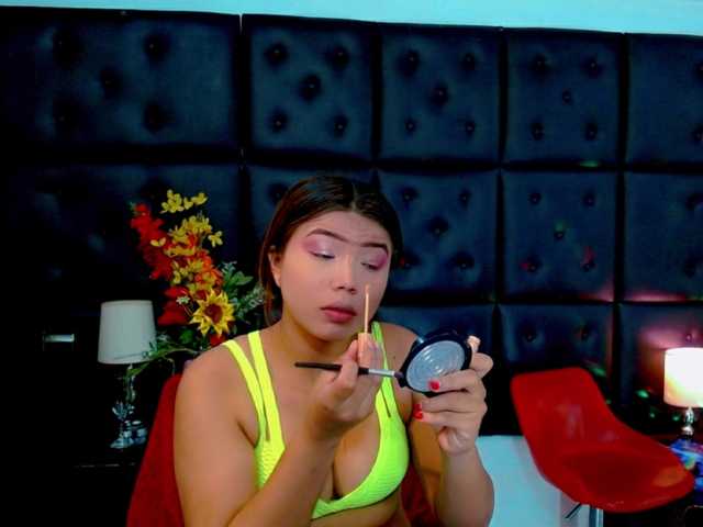Clloelombaard live cam on BongaCams