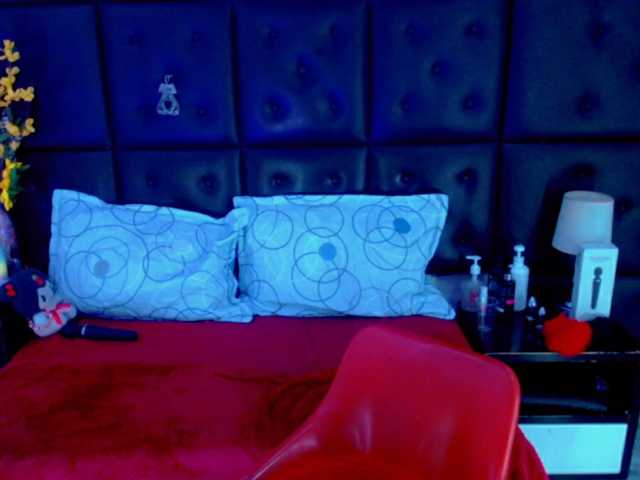 isalombardi live cam preview