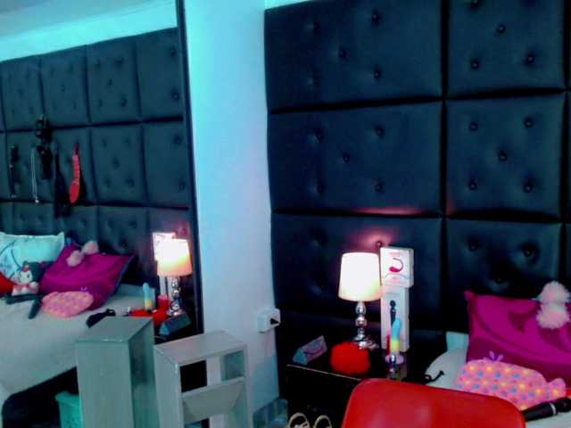 Clloelombaard live cam on BongaCams