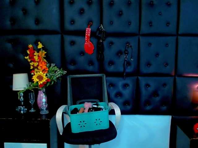 Clloelombaard live cam on BongaCams