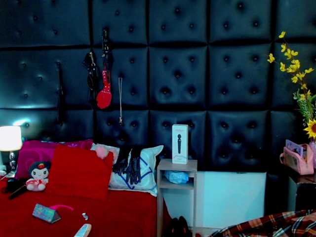Clloelombaard live cam on BongaCams