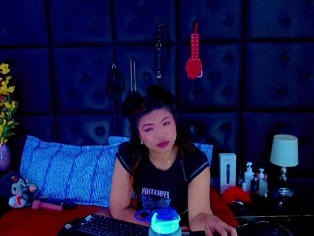 Clloelombaard live cam on BongaCams