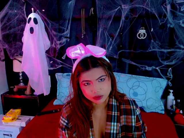 Clloelombaard live cam on BongaCams
