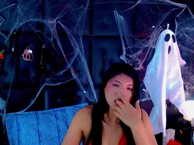 Clloelombaard live cam on BongaCams